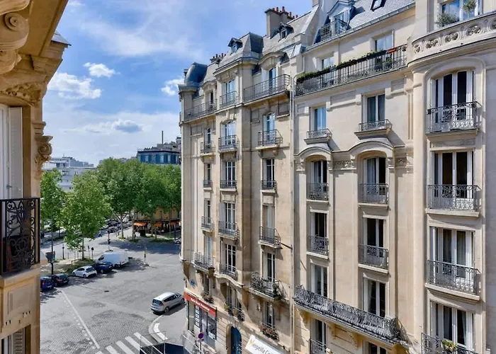 Parisian Authentique Апартаменты Париж