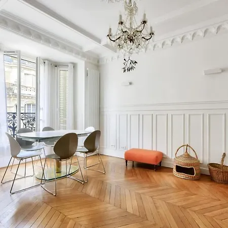 Parisian Authentique Apartment *